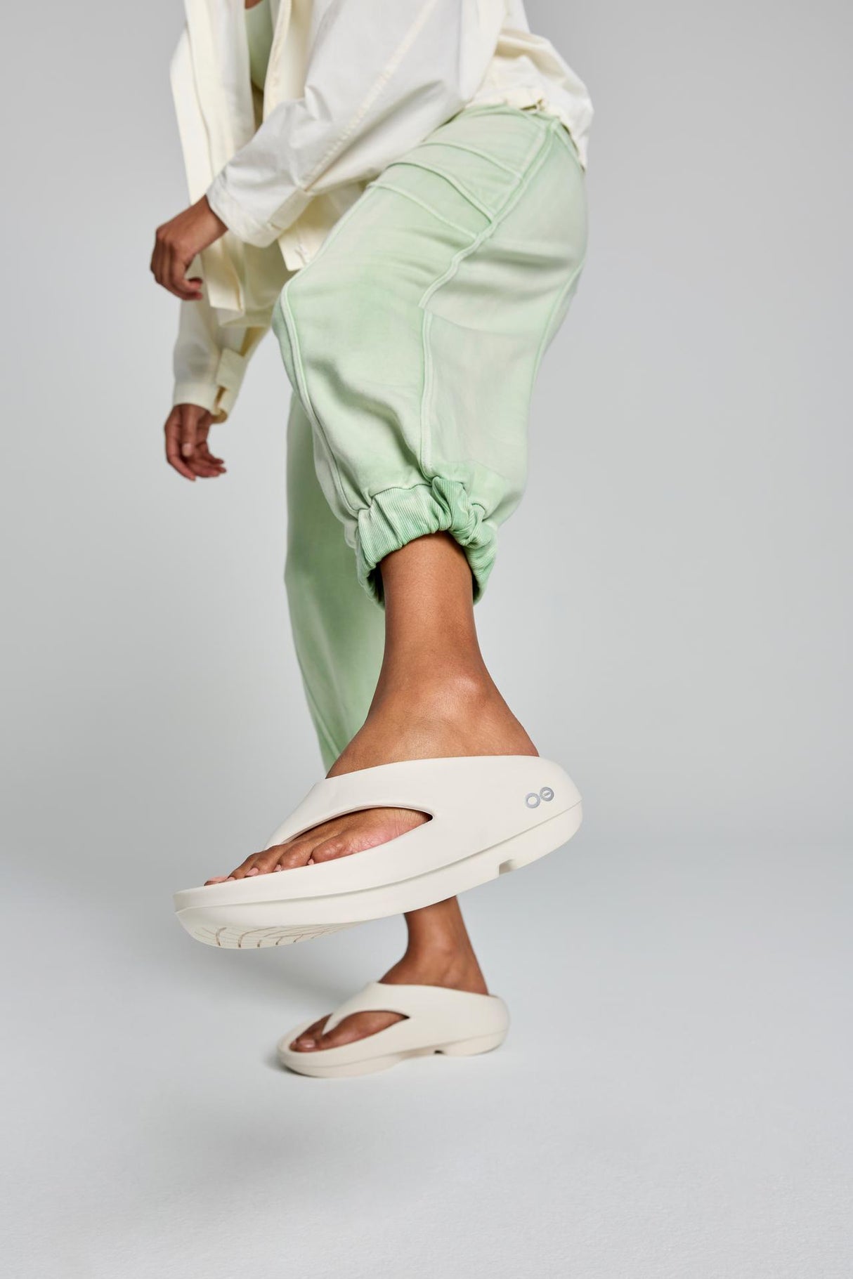 Explore OOFOS Unisex OOriginal Plus - Chalk for trail, outdoor & lifestyle use | Liv Activ Singapore