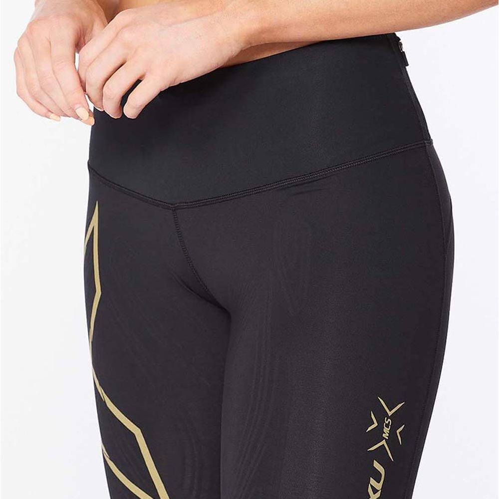 2XU Women Light Speed Mid-Rise Compression Short - Black / Gold Reflective