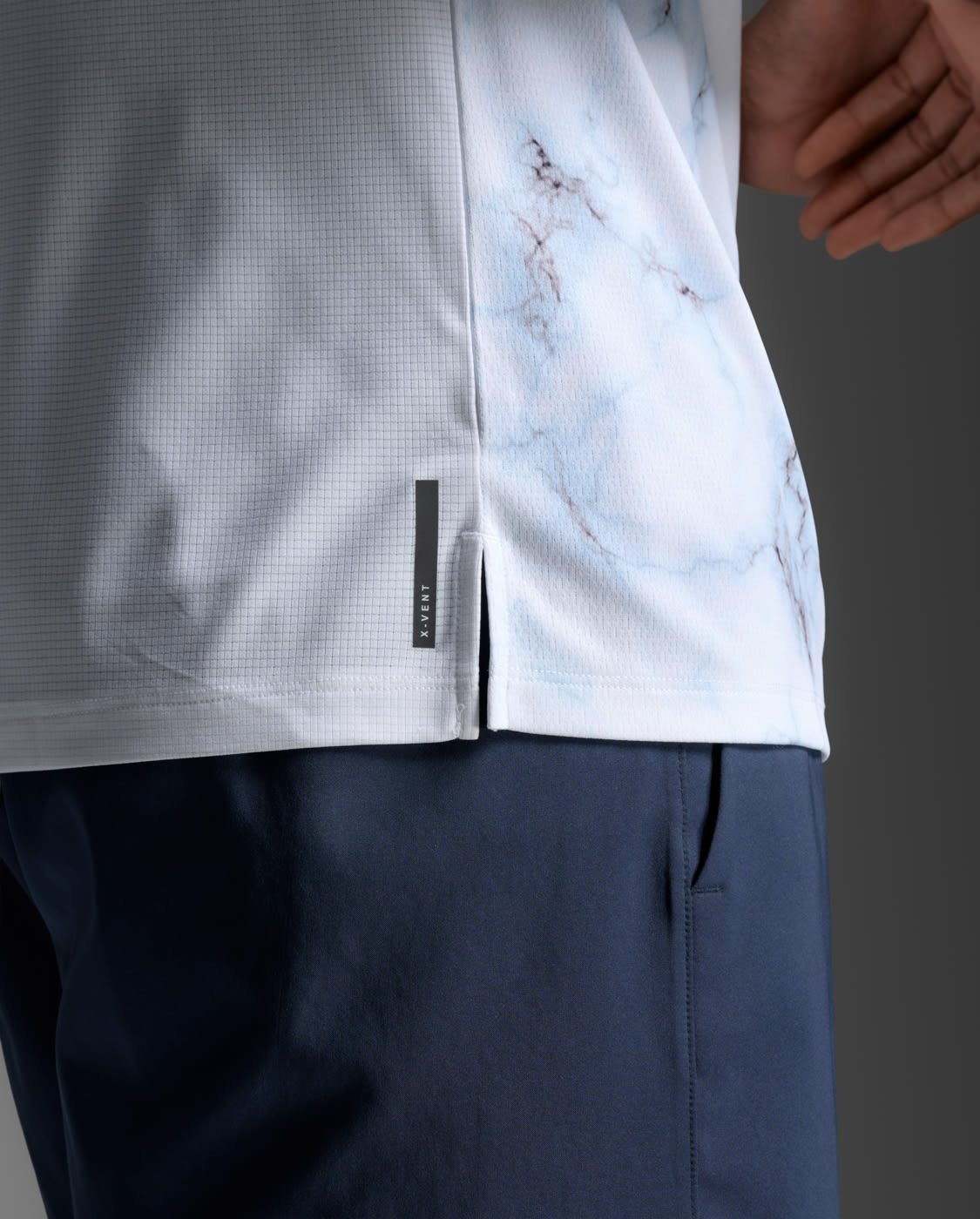 2XU Men Aero Mesh Tank - Blue Marble / Black Reflective