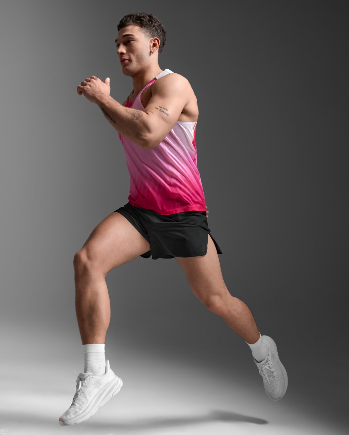 2XU Men Light Speed React Singlet - Fuchsia Grad / Black Reflective
