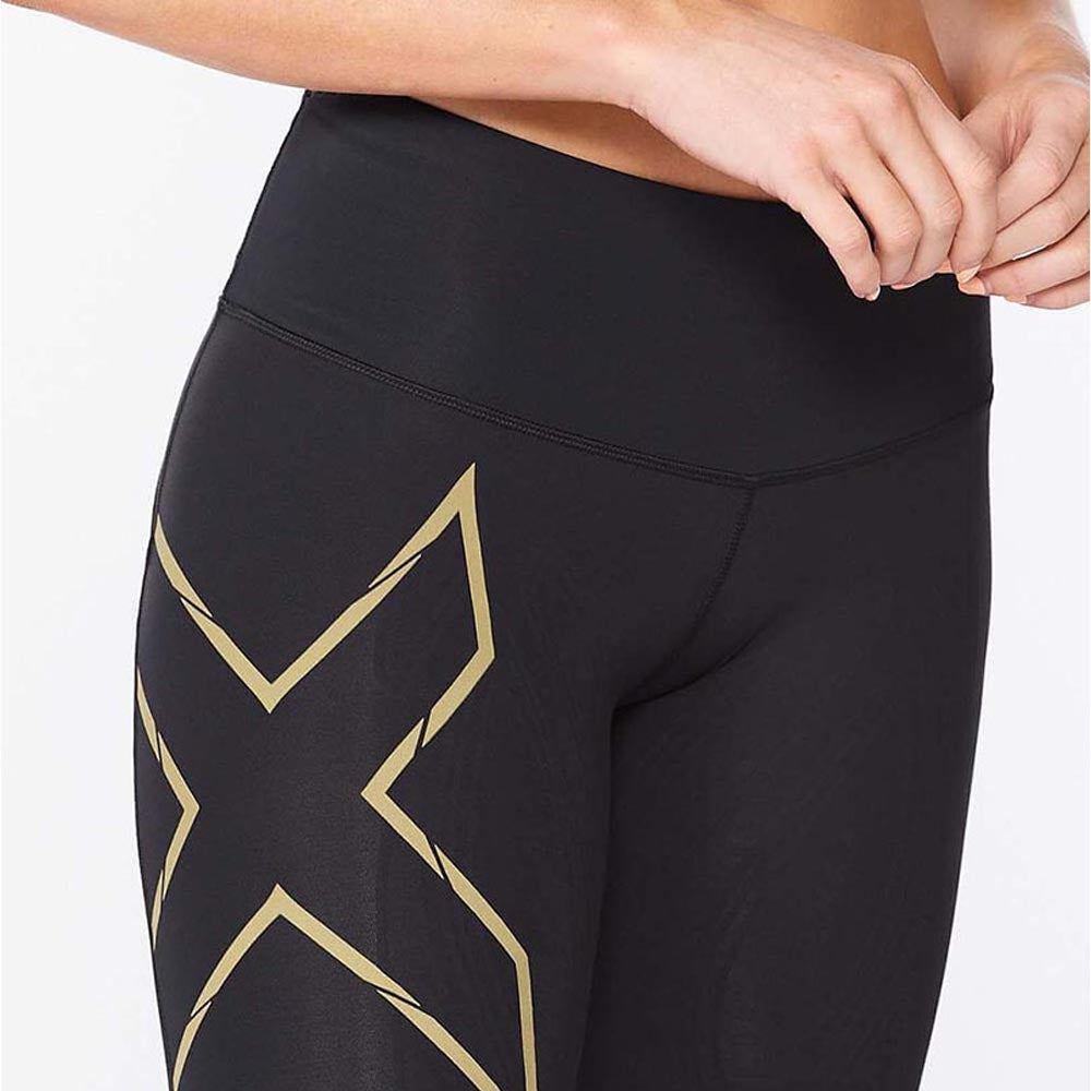 2XU Women Light Speed Mid-Rise Compression Short - Black / Gold Reflective