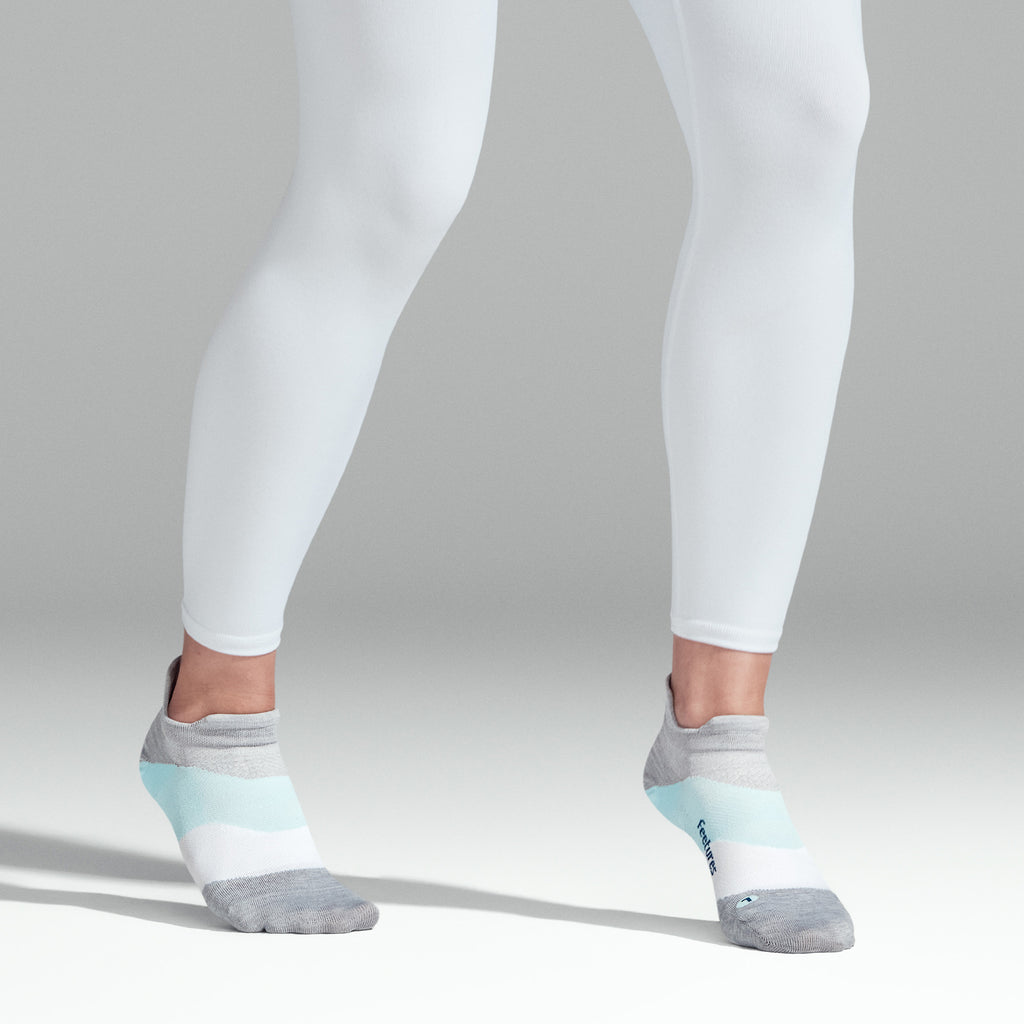 Feetures Active Elite Ultra Light Cushion No Show Tab - Gray Sky