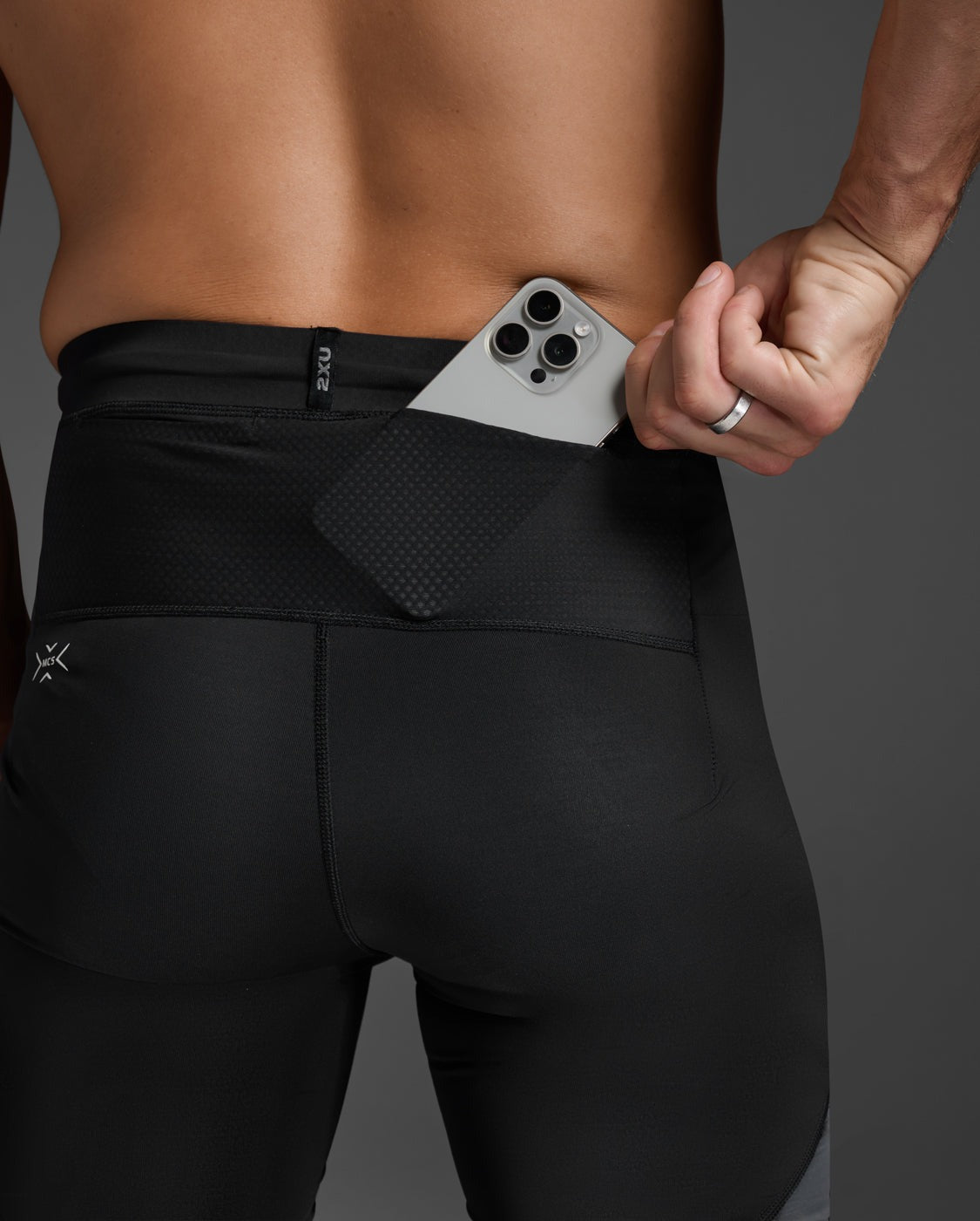 2XU Men Light Speed React Compression Shorts - Black / White Reflective