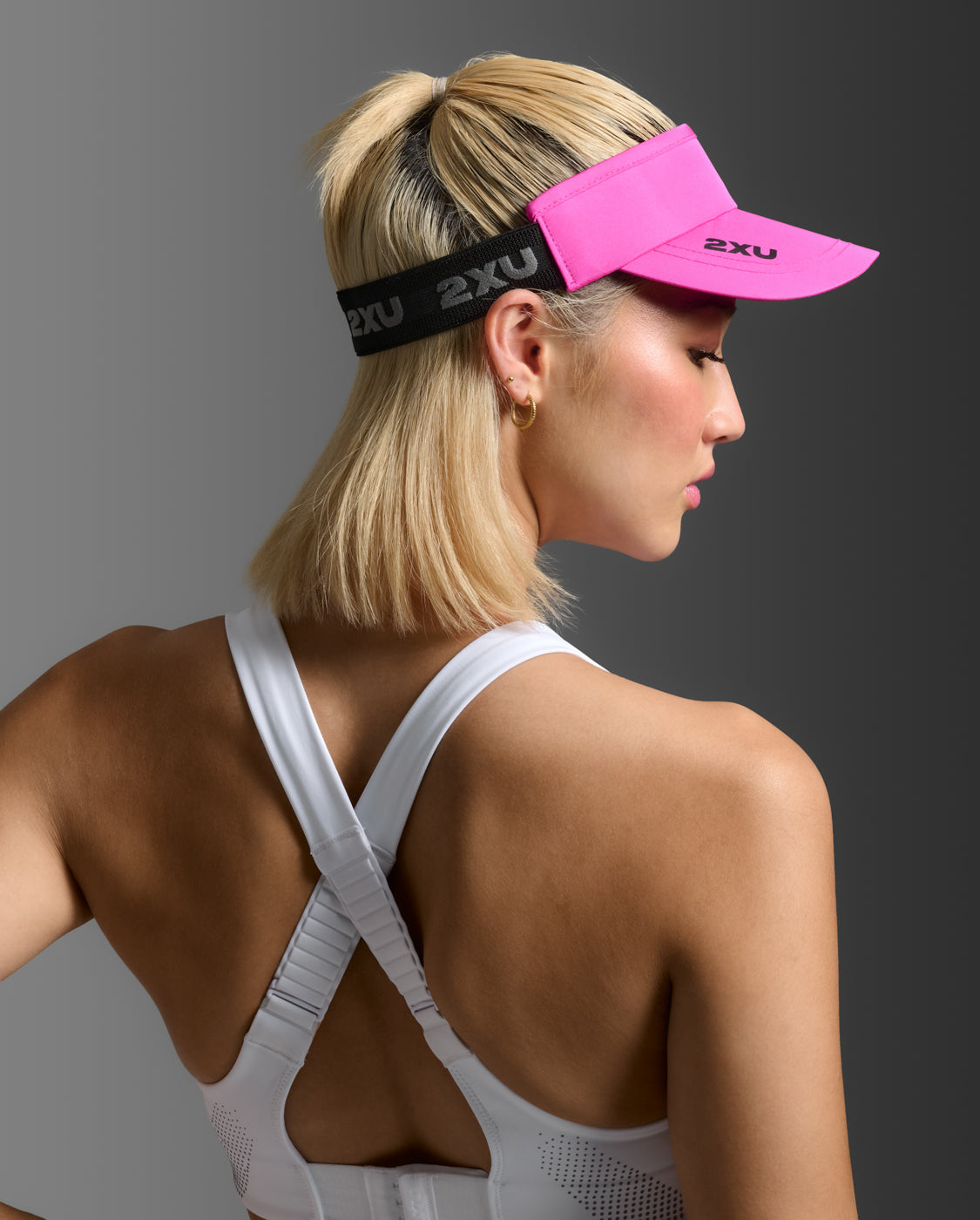 2XU Unisex Performance Visor - Fuchsia / Black