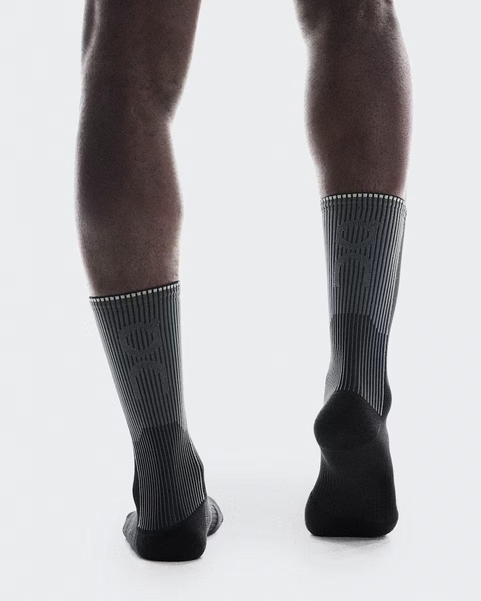On Unisex Performance Run Sock High - Black / Eclipse
