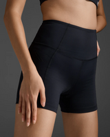 2XU Women Form Soft Touch Hi-Rise Compression Shorts - Black / Black