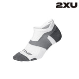 2XU Unisex Vectr Light Cushion No Show Socks - White / Grey