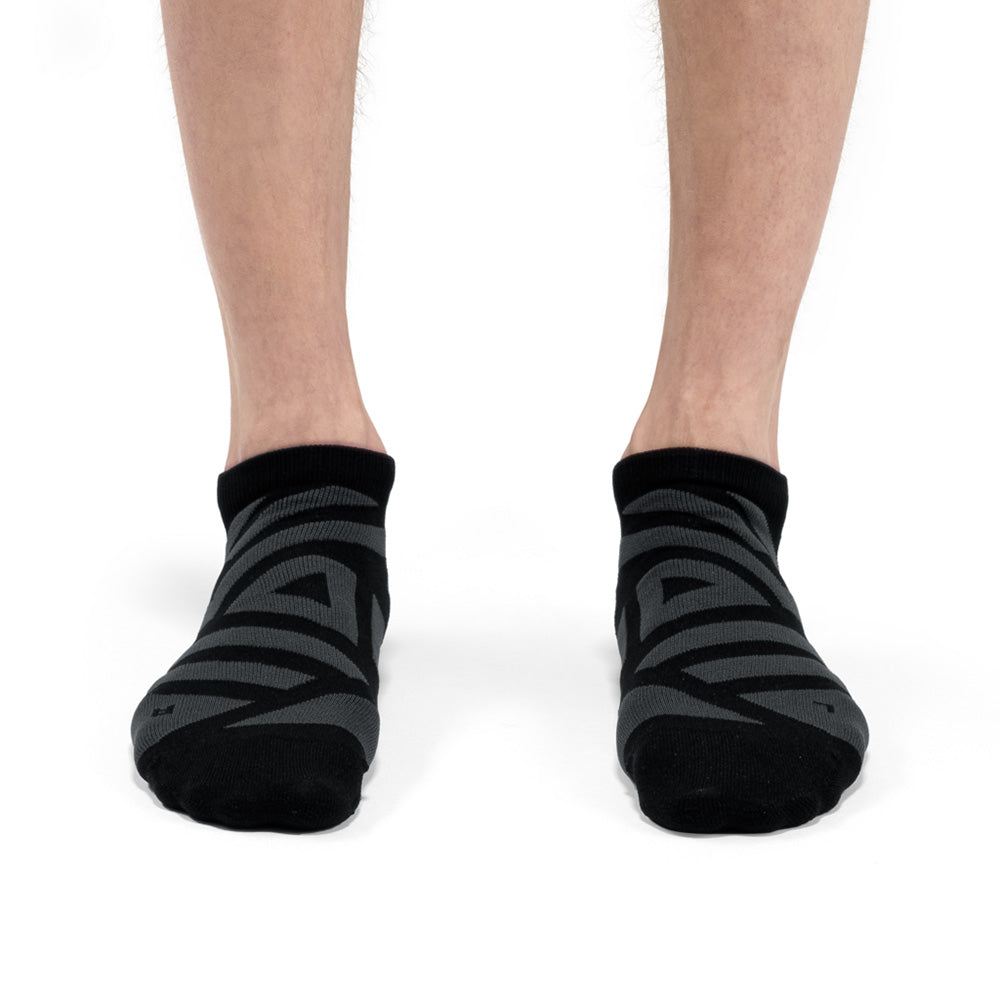 On Running Men Performance Low Sock - Black / Shadow