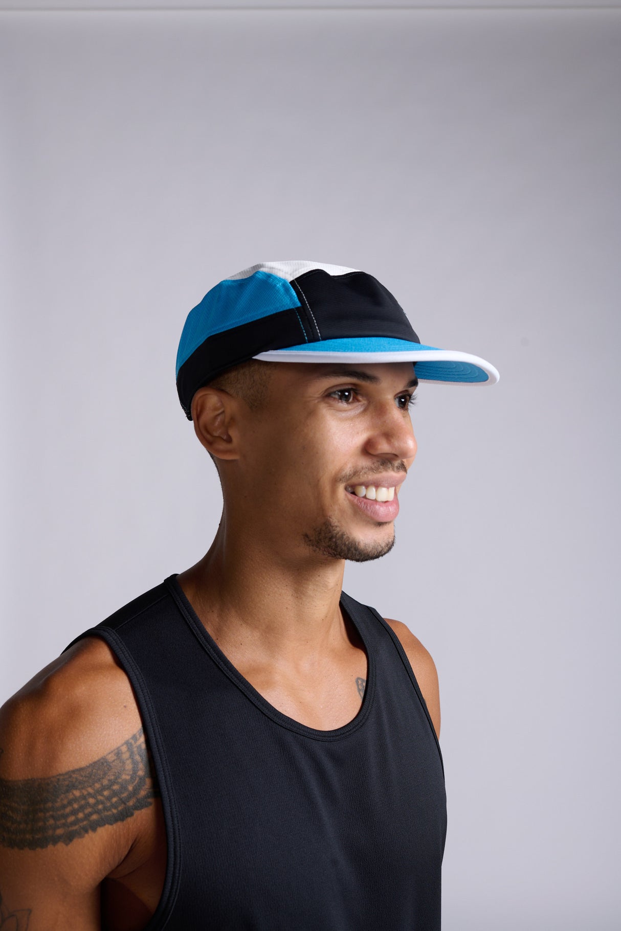 2XU Unisex Light Speed Small Cap - Midnight / Azure Blue