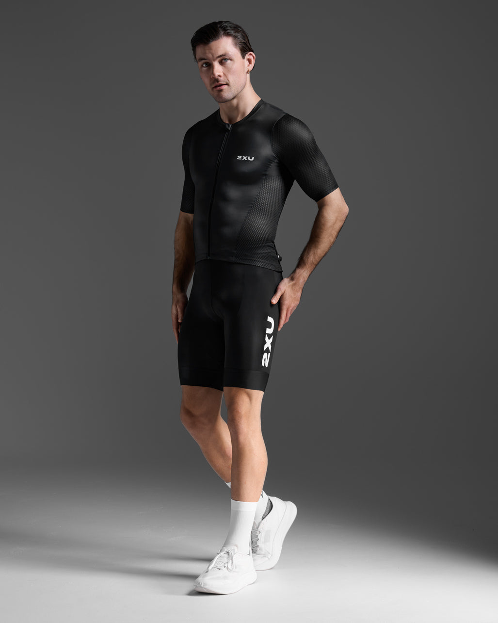 2XU Men Aero Hex Tri Sleeved Top - Black / White