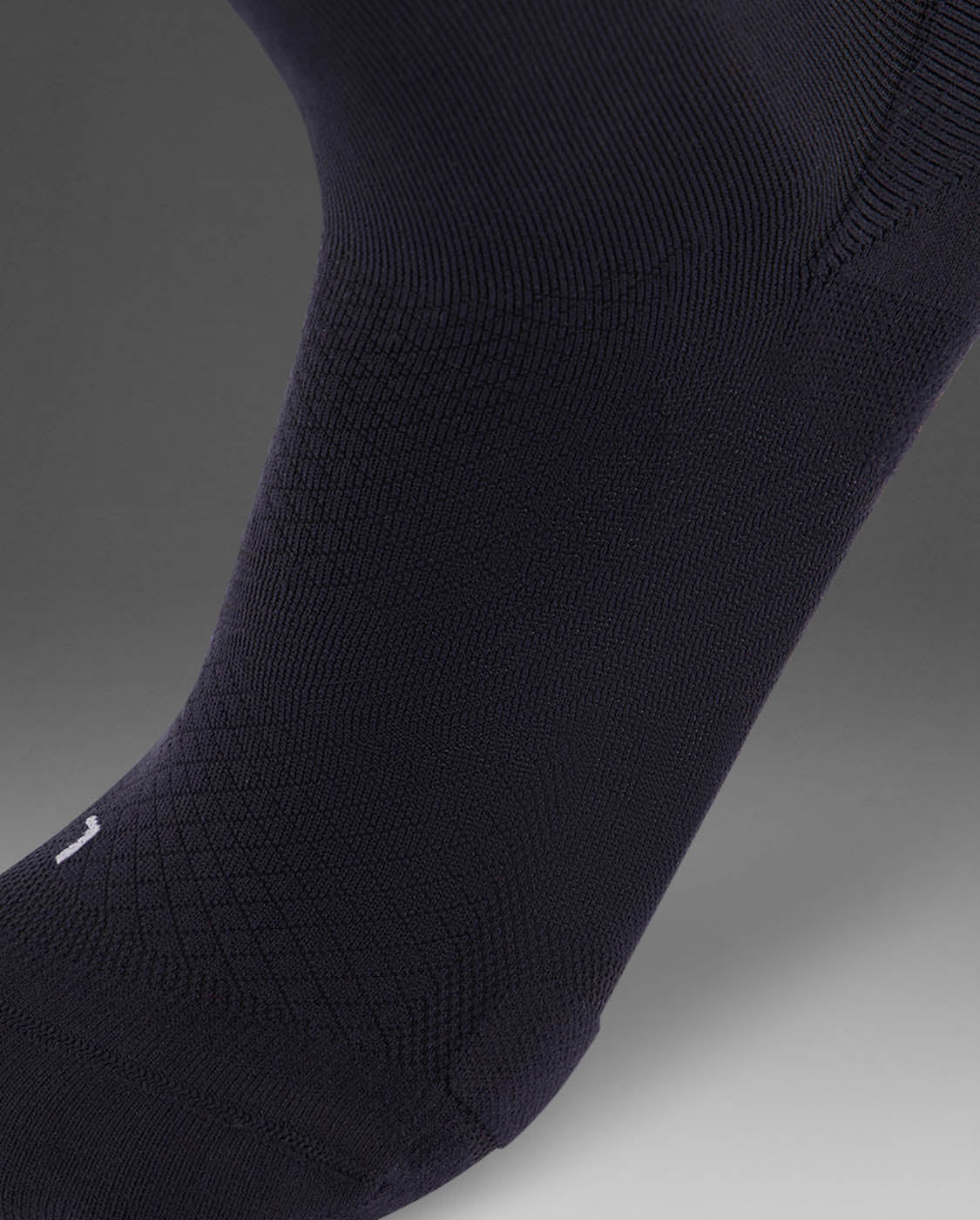 2XU Unisex Vectr Light Cushion Reflective Crew Socks - Black / Silver Reflective