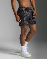 2XU Men Motion 5.5 Inch Shorts - Marble Black / White