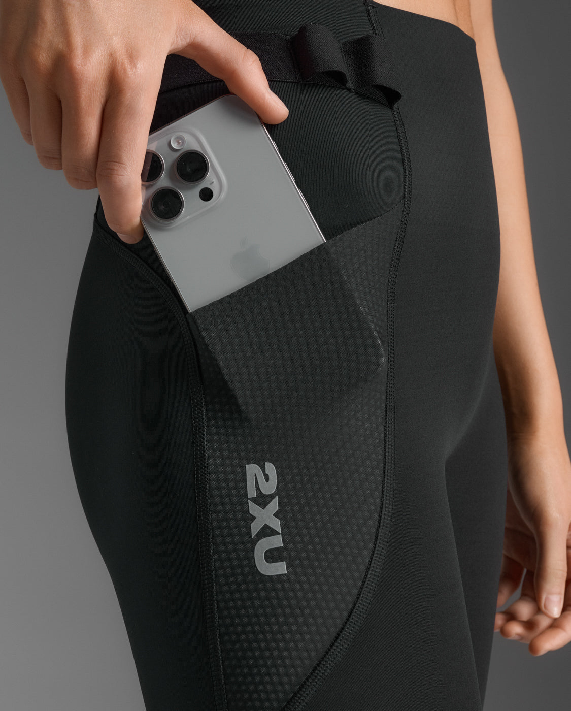 2XU Women Aero Mesh Hi-Rise Compression Tights - Black / Silver