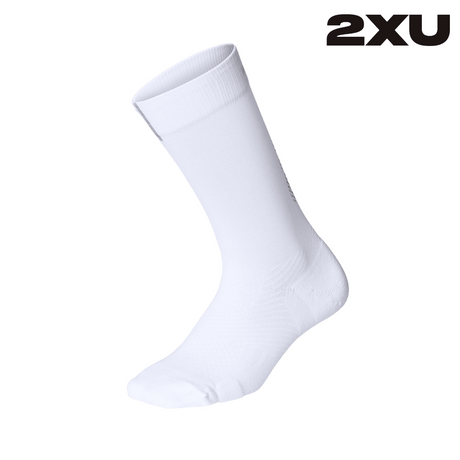 Explore 2XU Unisex Vectr Reflective Crew Socks - White / Silver Reflective for trail, outdoor & lifestyle use | Liv Activ Singapore