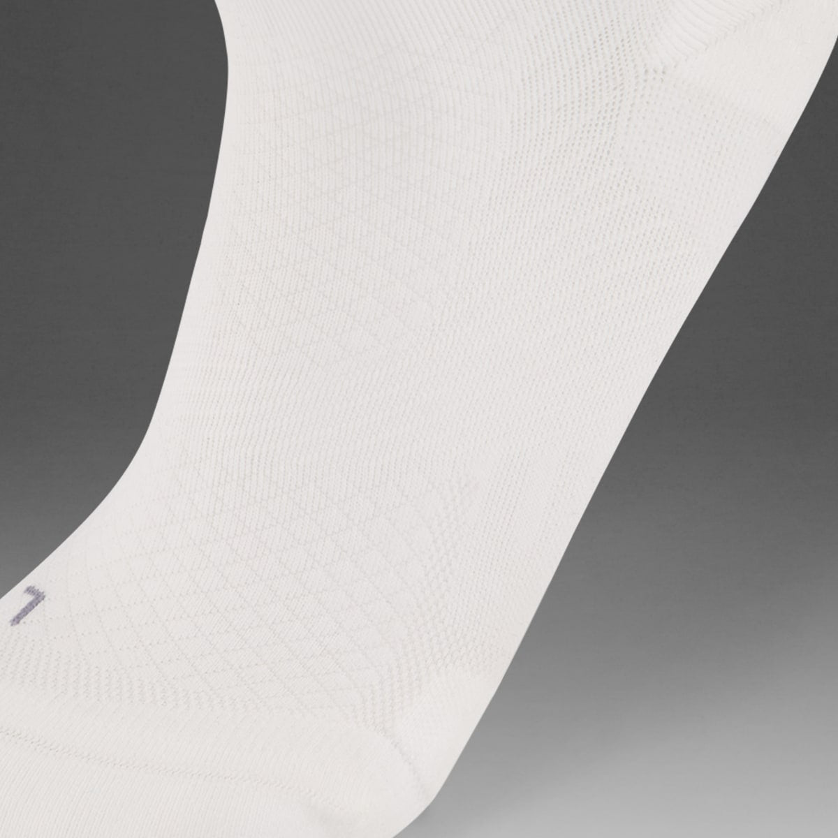 Explore 2XU Unisex Vectr Reflective Crew Socks - White / Silver Reflective for trail, outdoor & lifestyle use | Liv Activ Singapore