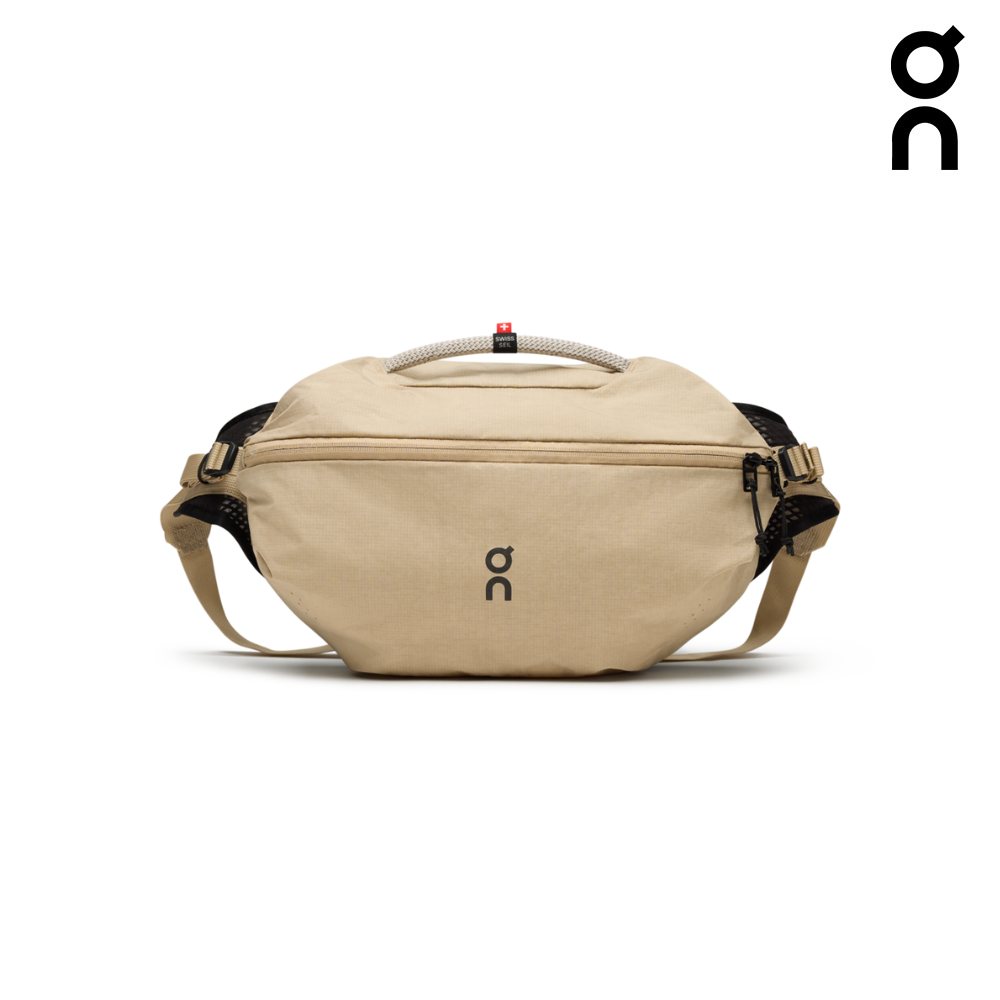 バッグ On Sling Pack 9L On Unisex Sling Pack 9L - Sand / Black – Liv Activ