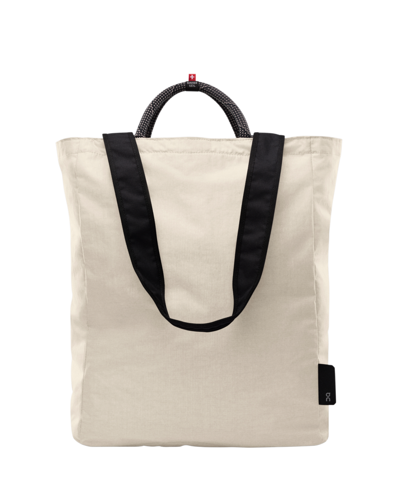 On Unisex Tote Pack 25L - Cream / Black