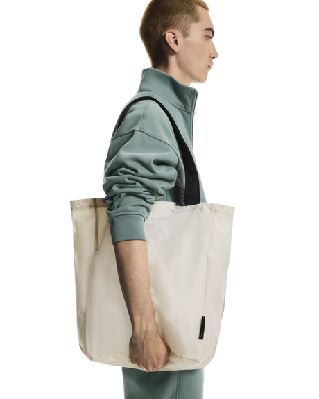 On Unisex Tote Pack 25L - Cream / Black