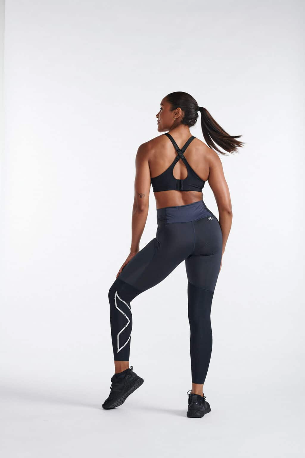 2XU Women Light Speed React Hi-Rise Compression Tights - Black / India Ink