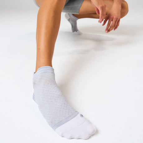 Explore Feetures Plantar Fasciitis Relief Light Cushion No Show Tab - Gray for trail, outdoor & lifestyle use | Liv Activ Singapore