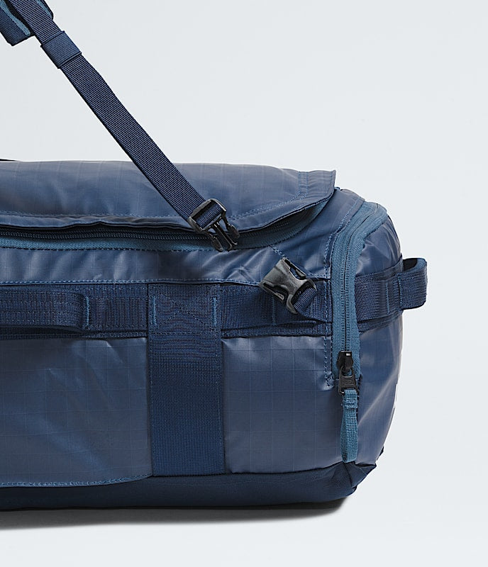 The North Face Base Camp Voyager Duffel 32L - Shady Blue / Summit Navy
